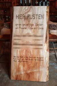 Grafmonument van hout
